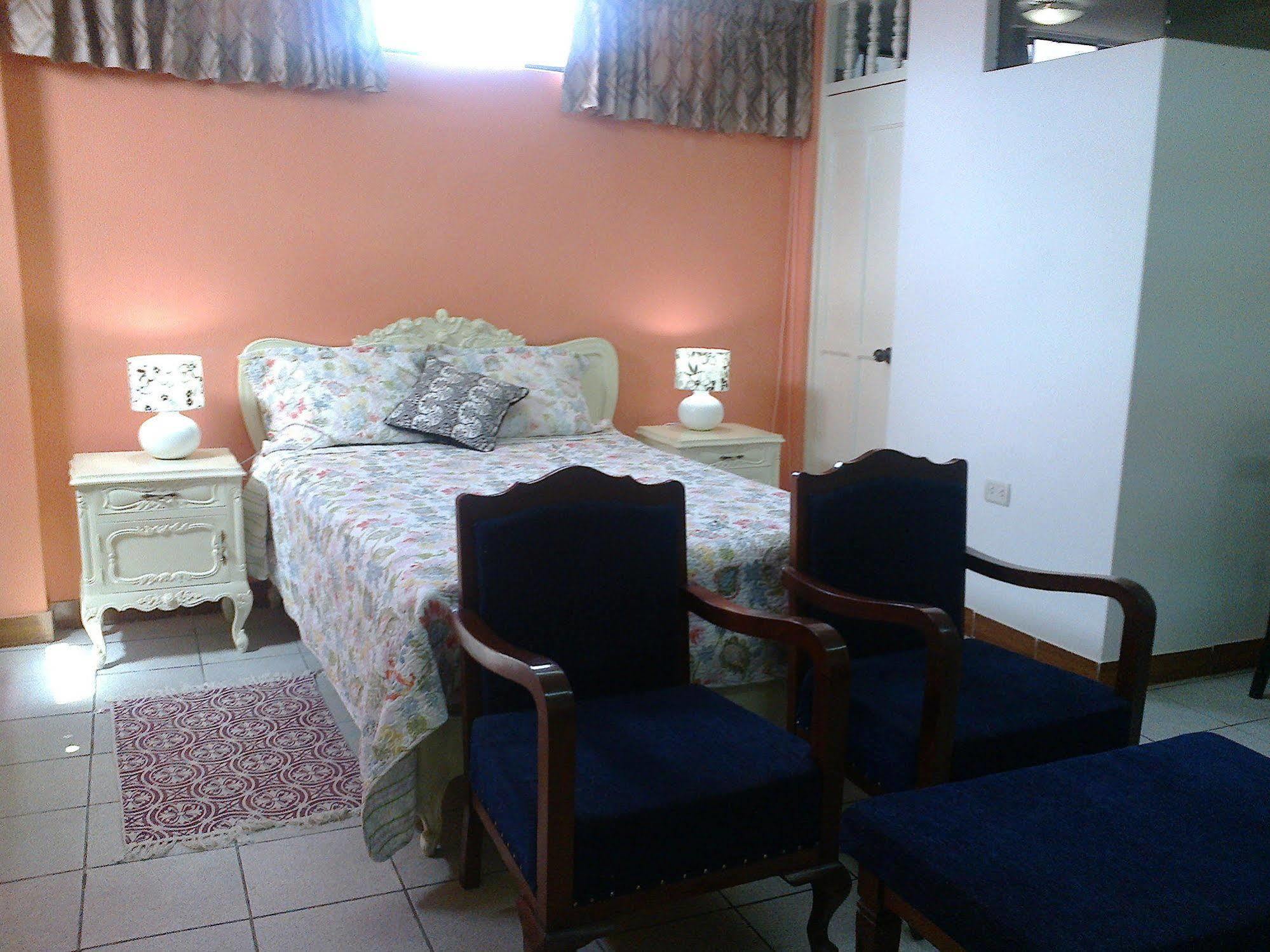 Strenua Santa Maria Suites Trujillo Exterior foto